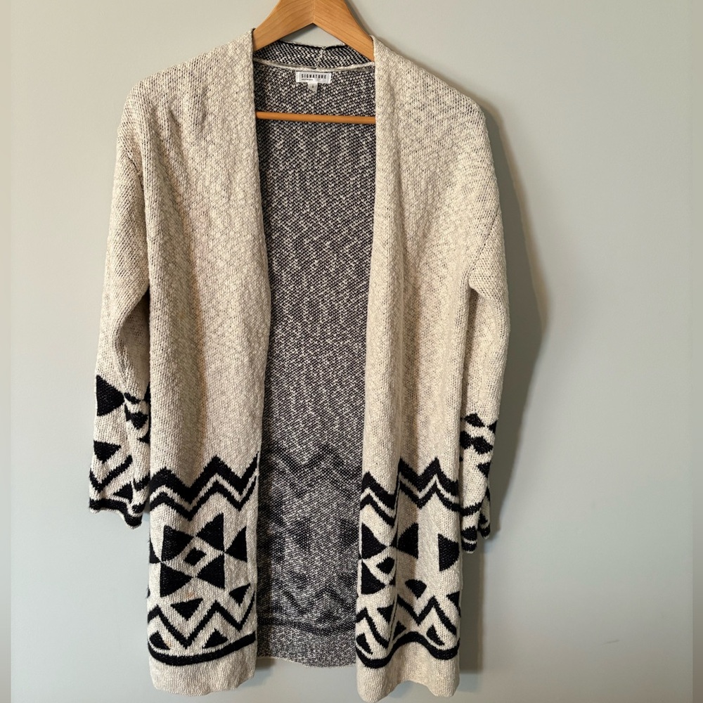Signature by Reitmans open cardigan sweater with geometric print